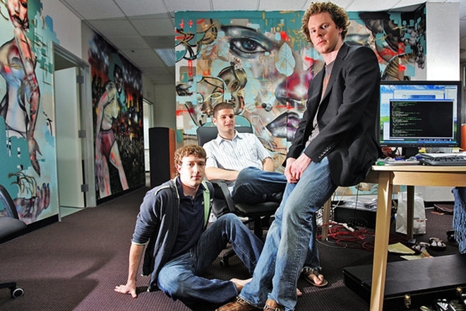 Mark Zuckerberg đã giúp Facebook thống trị thế giới thế nào